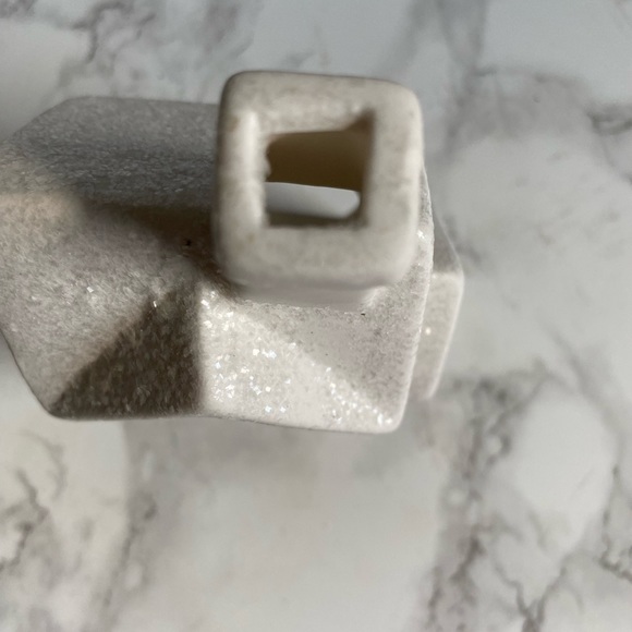 Ceramic house with white glitter. Gives the illusion of snow on the roof top . - Picture 5 of 8